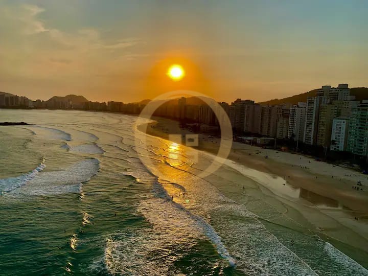 Apartamento Frente ao Mar nas Pitangueiras, Guarujá - SP