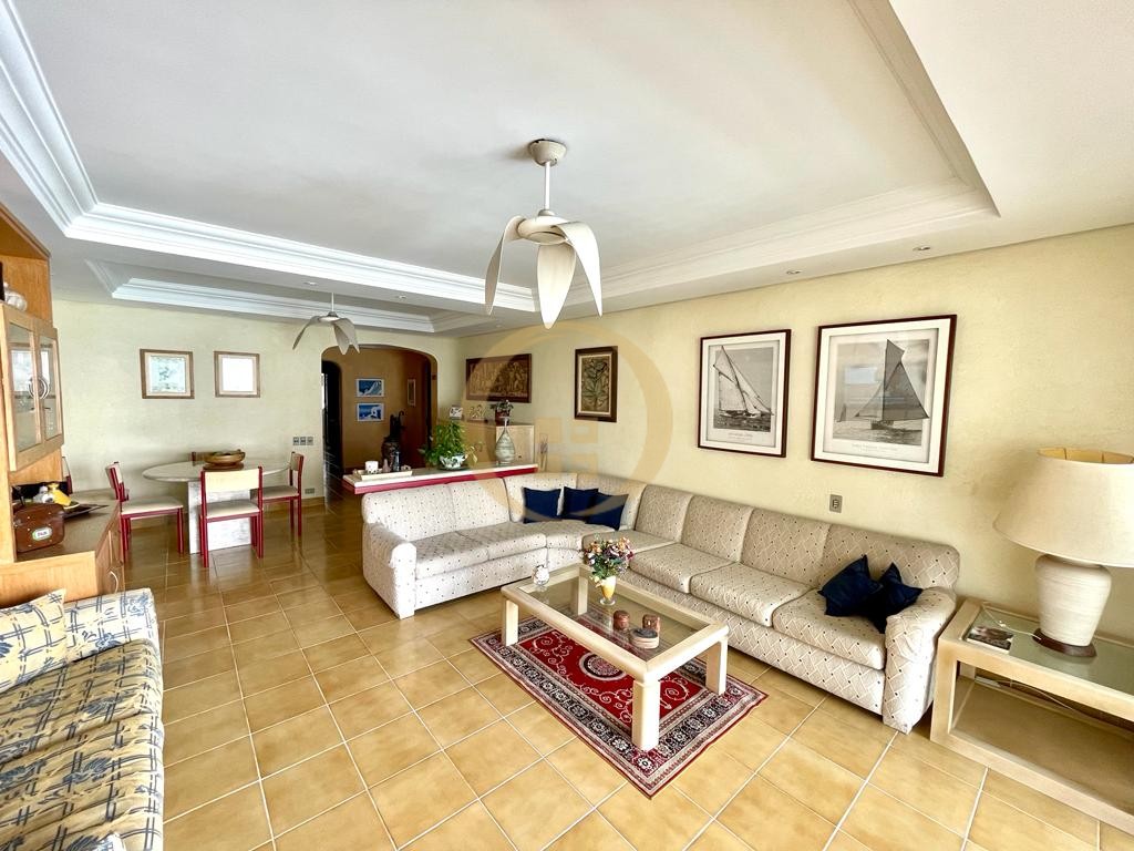 Apartamento na Praia das Pitangueiras, Guarujá - SP