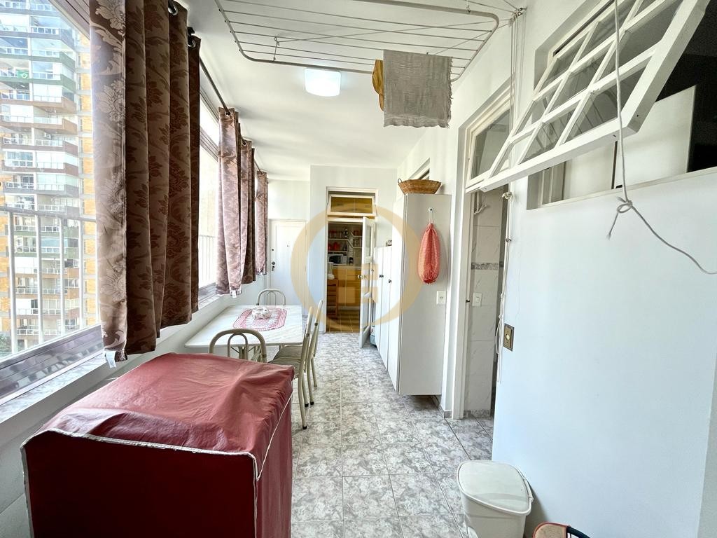 Apartamento na Praia das Pitangueiras, Guarujá - SP