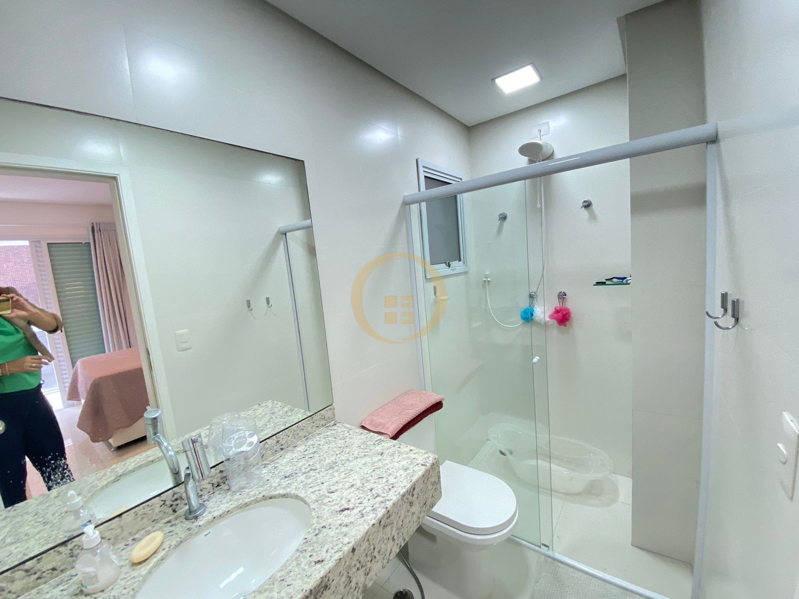 Apartamento na Praia das Pitangueiras, Guarujá - SP