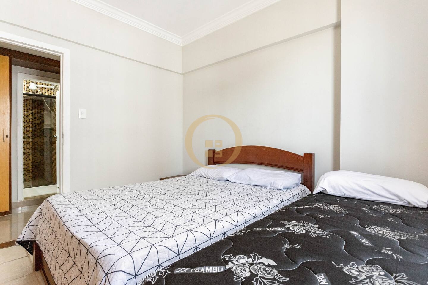 Apartamento na Praia das Pitangueiras, Guarujá - SP