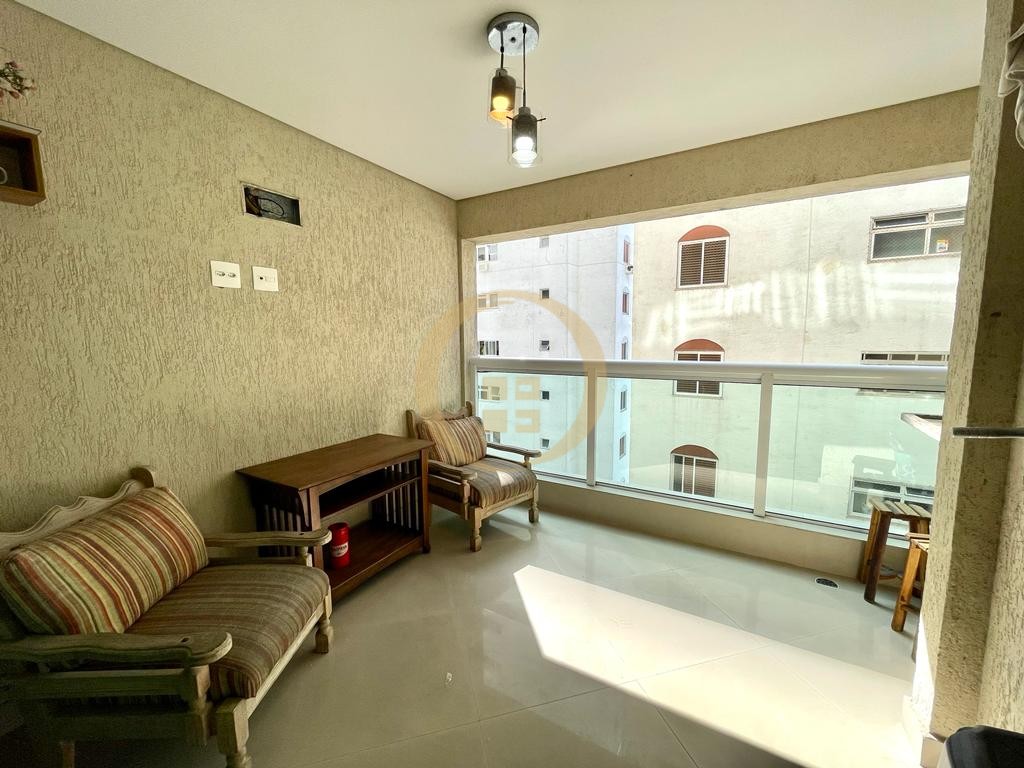 Apartamento na Praia das Pitangueiras, Guarujá - SP