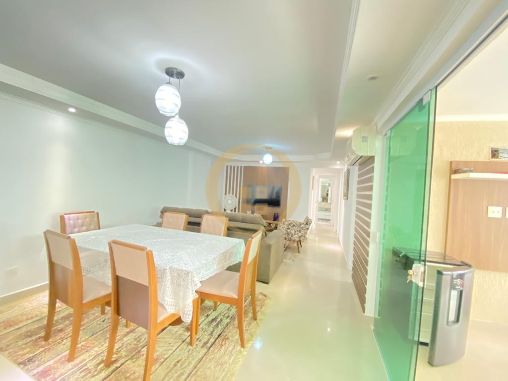 Apartamento na Praia das Pitangueiras, Guarujá - SP