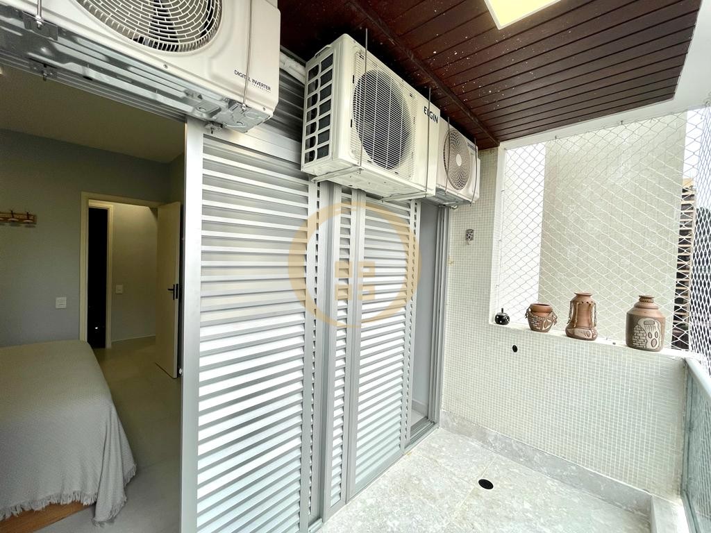 Apartamento na Praia das Pitangueiras, Guarujá - SP