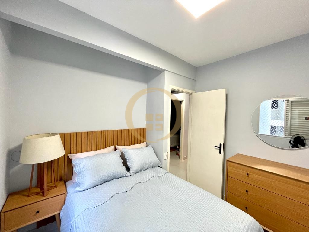 Apartamento na Praia das Pitangueiras, Guarujá - SP