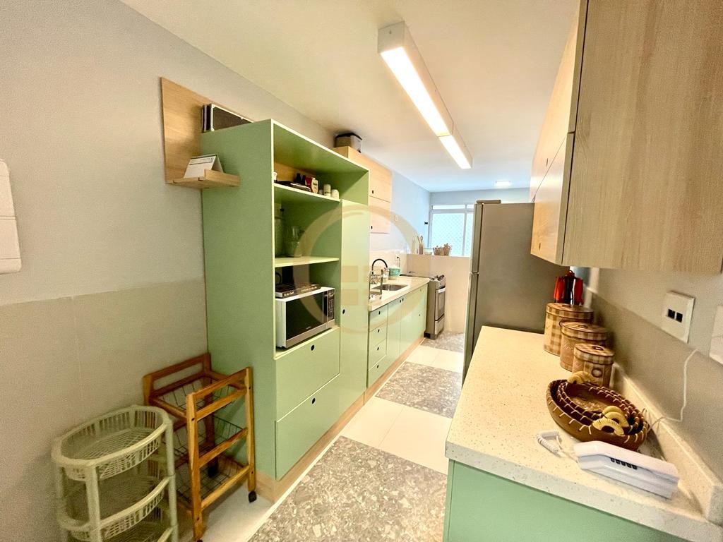 Apartamento na Praia das Pitangueiras, Guarujá - SP