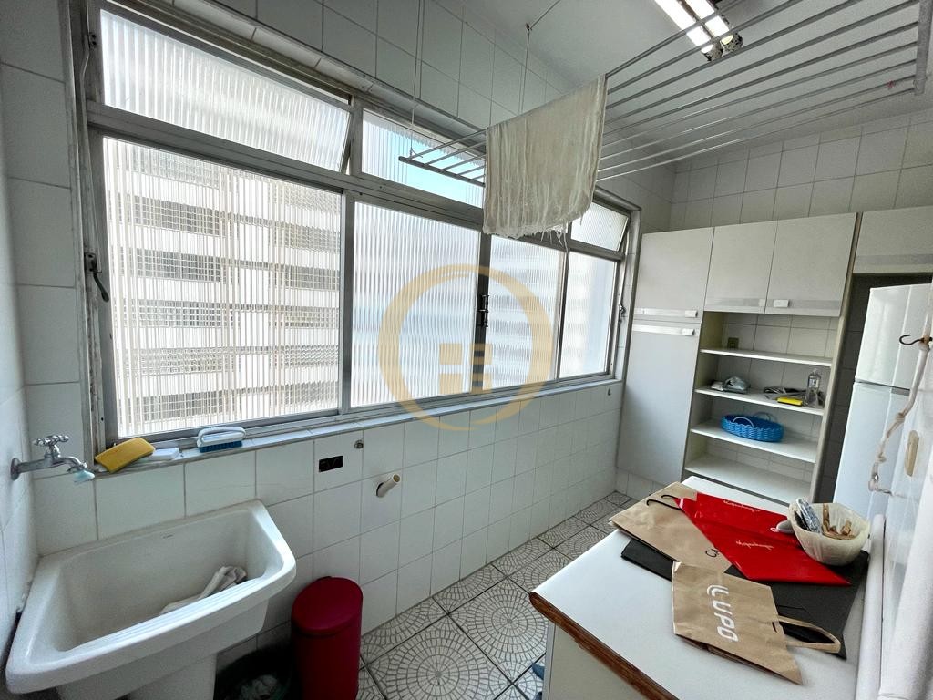 Apartamento na Praia das Pitangueiras, Guarujá - SP
