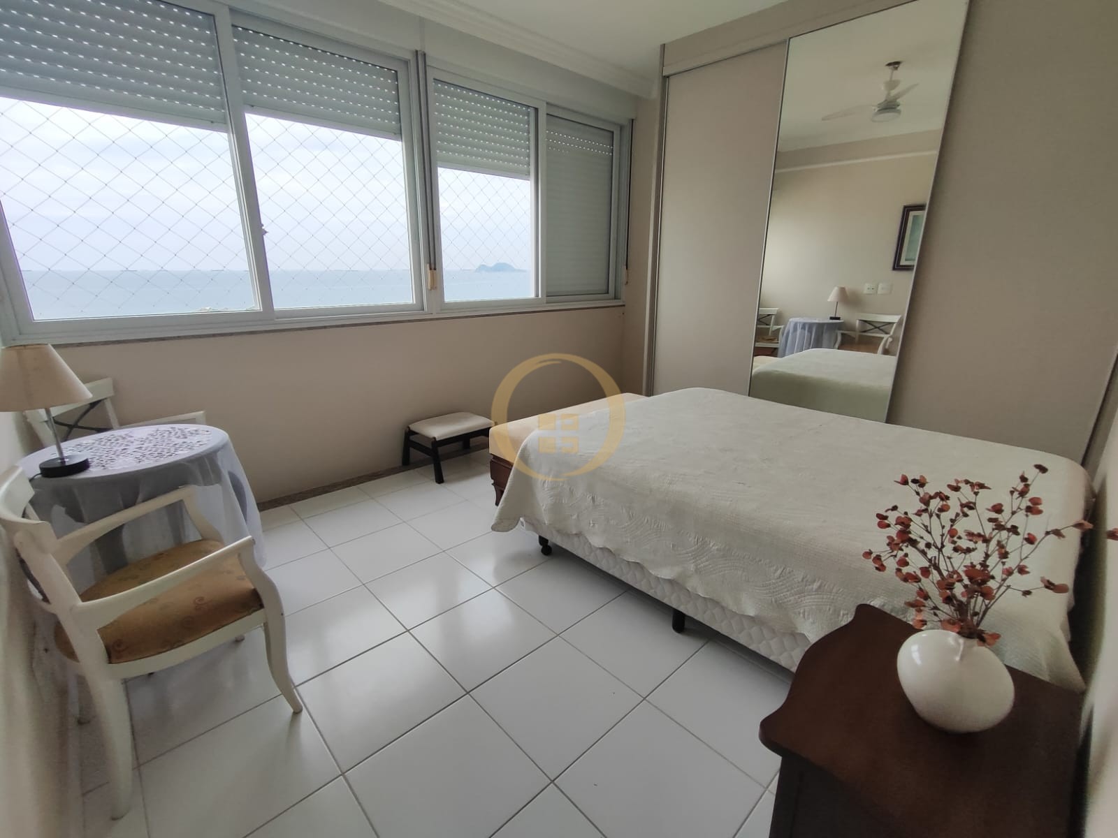 Apartamento Frente ao Mar nas Pitangueiras, Guarujá - SP