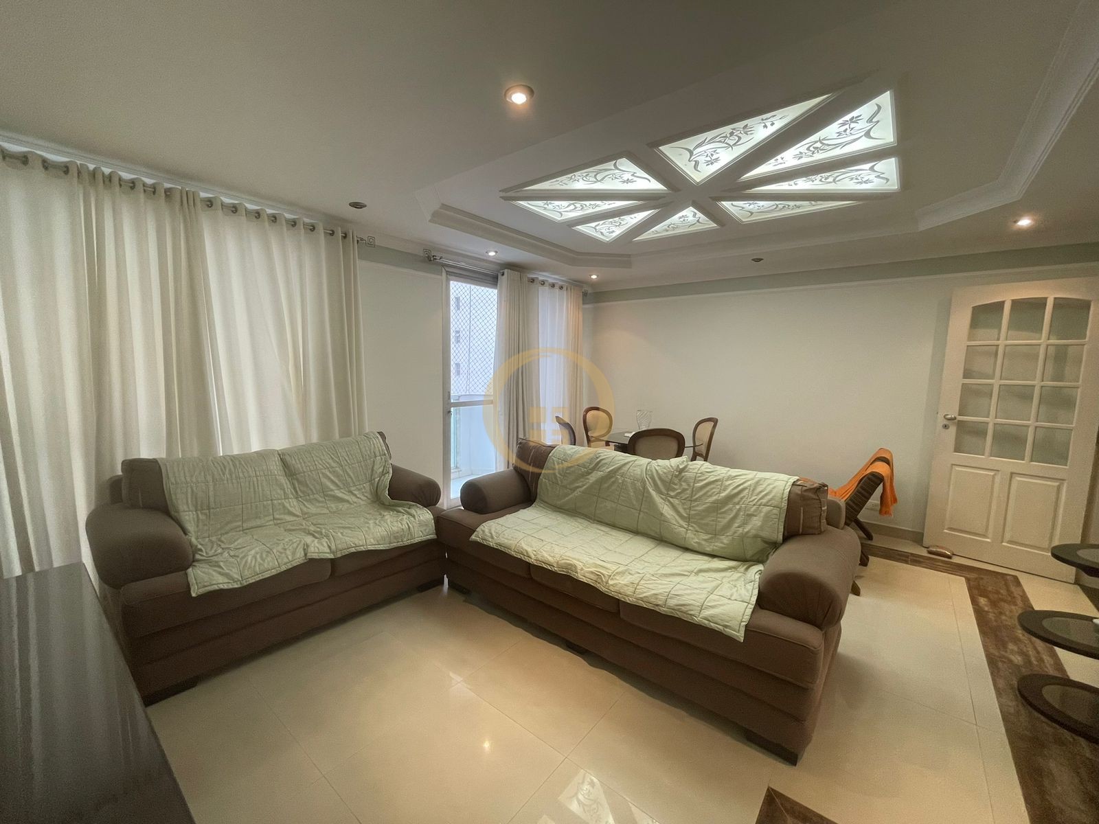 Apartamento na Praia das Pitangueiras, Guarujá - SP