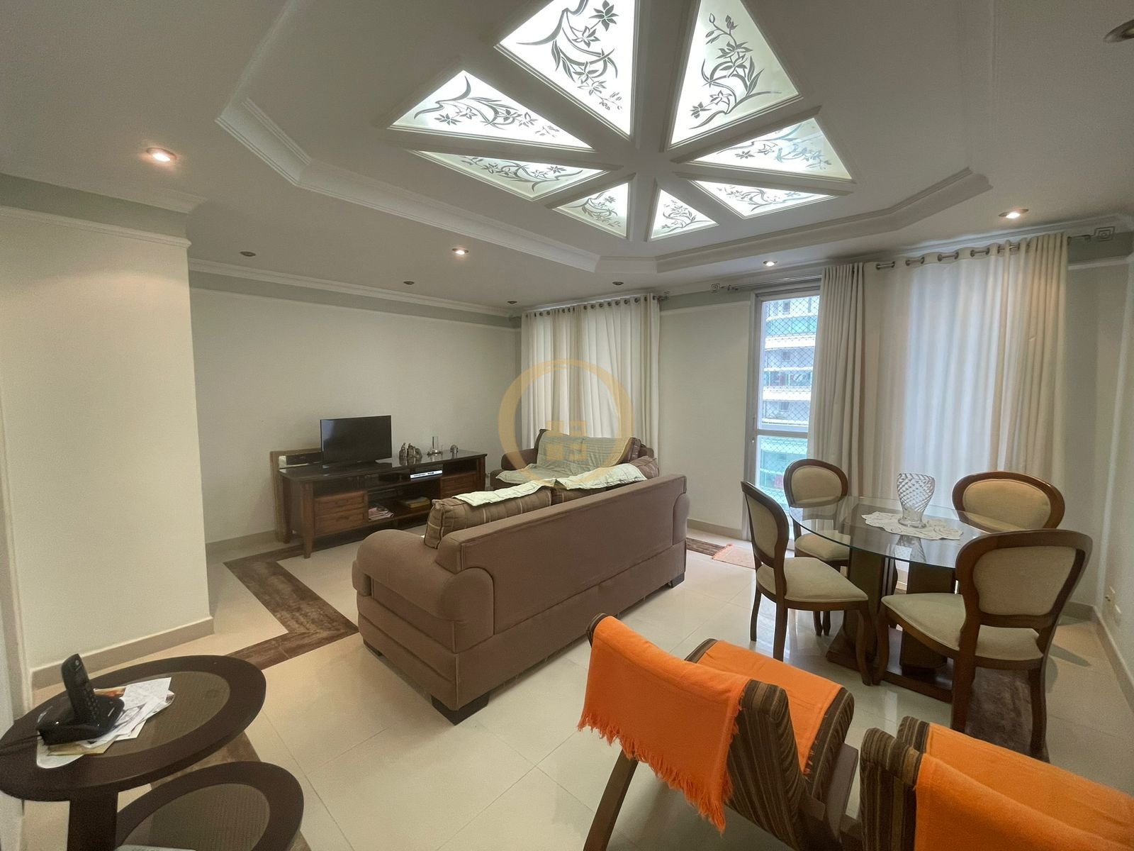 Apartamento na Praia das Pitangueiras, Guarujá - SP