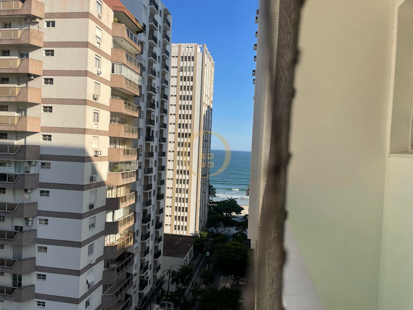 Apartamento na Praia das Pitangueiras, Guarujá - SP