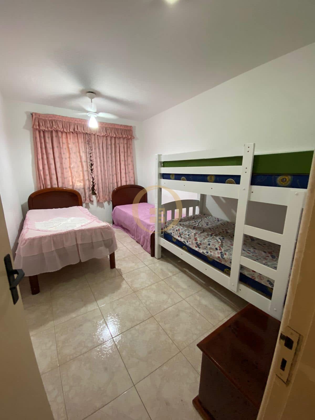 Apartamento na Praia da Enseada, Guarujá - SP