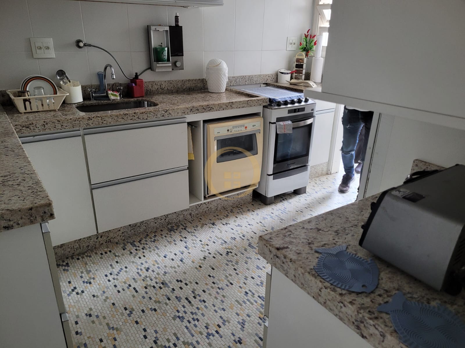 Apartamento na Praia das Pitangueiras, Guarujá - SP