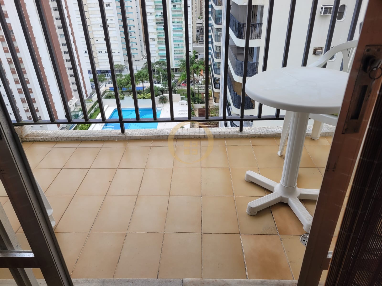 Apartamento na Praia das Pitangueiras, Guarujá - SP