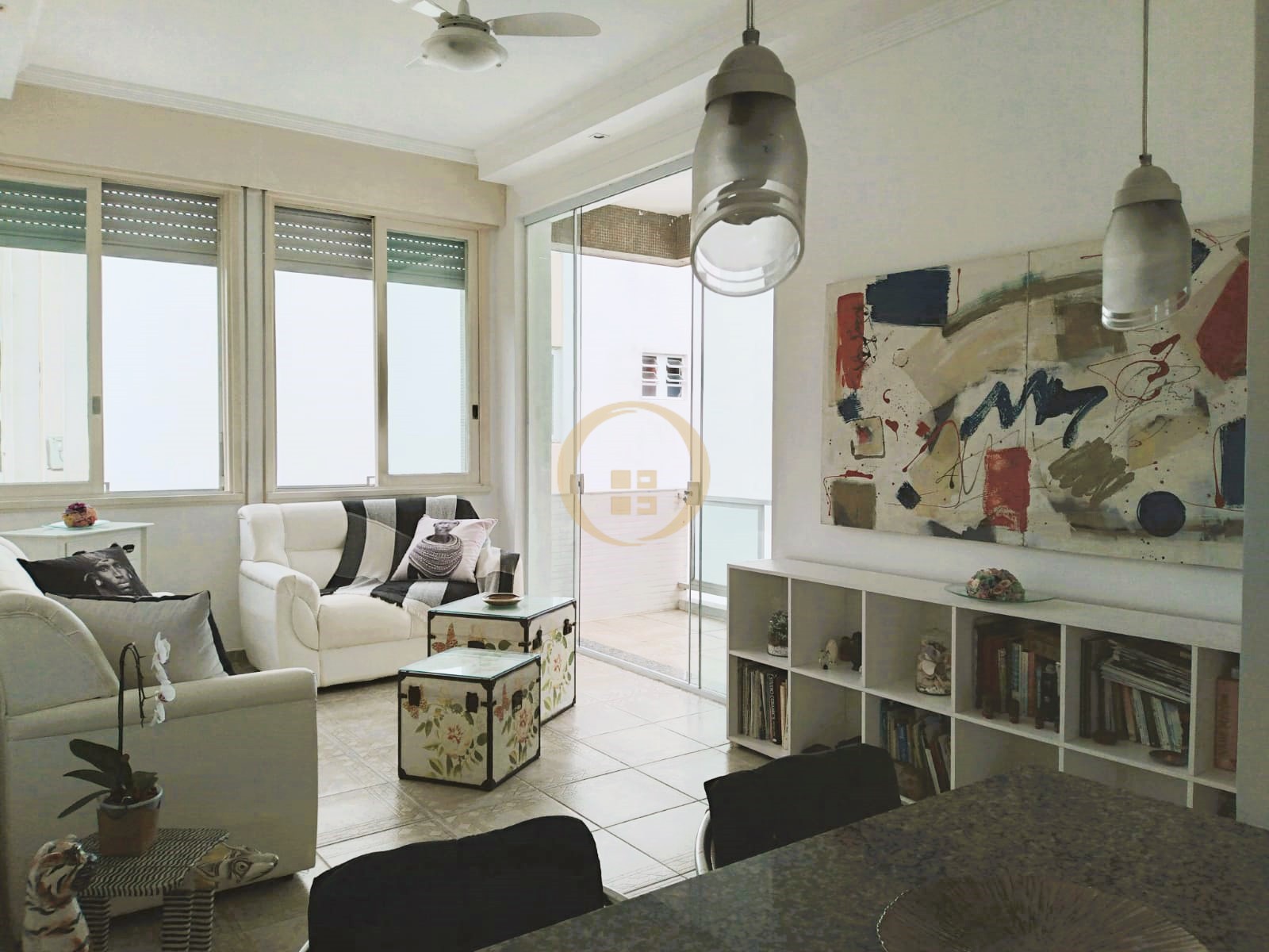 Apartamento na Praia das Pitangueiras, Guarujá - SP