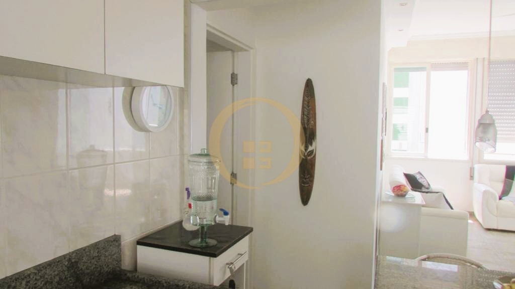 Apartamento na Praia das Pitangueiras, Guarujá - SP