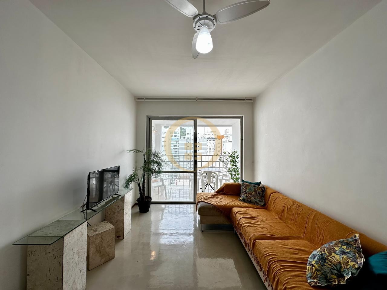 Apartamento na Praia das Pitangueiras, Guarujá - SP