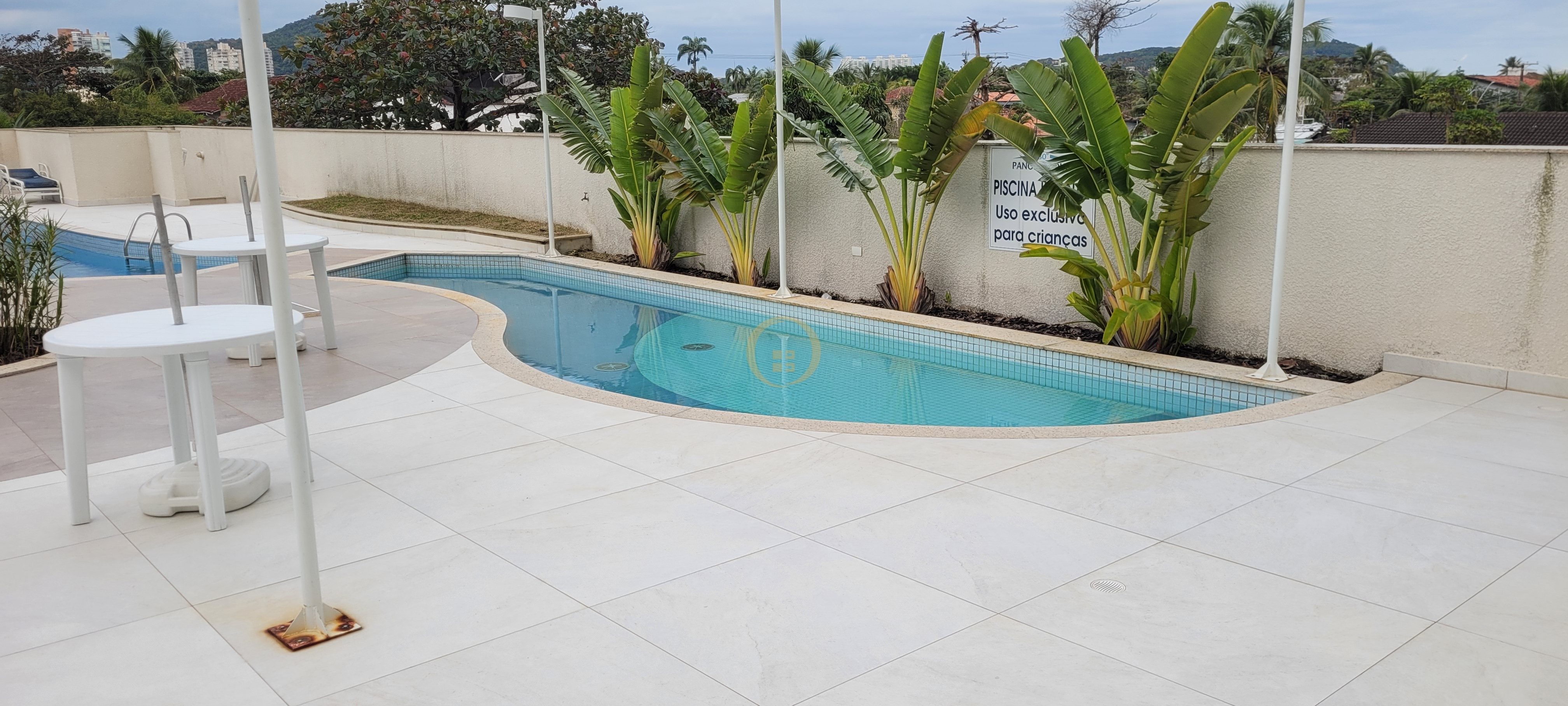 Apartamento na Praia da Enseada, Guarujá - SP