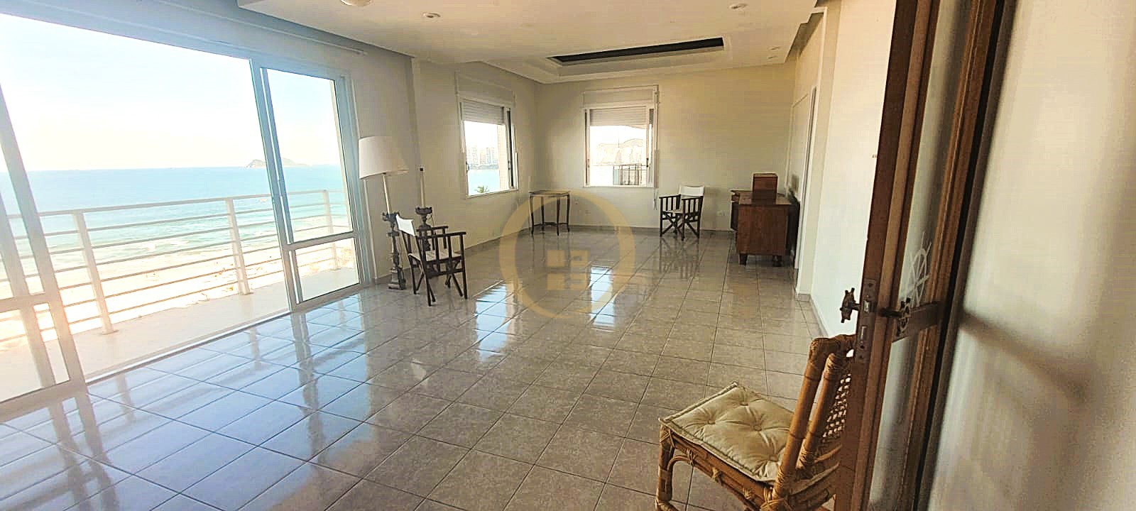 Apartamento Frente ao Mar nas Pitangueiras, Guarujá - SP