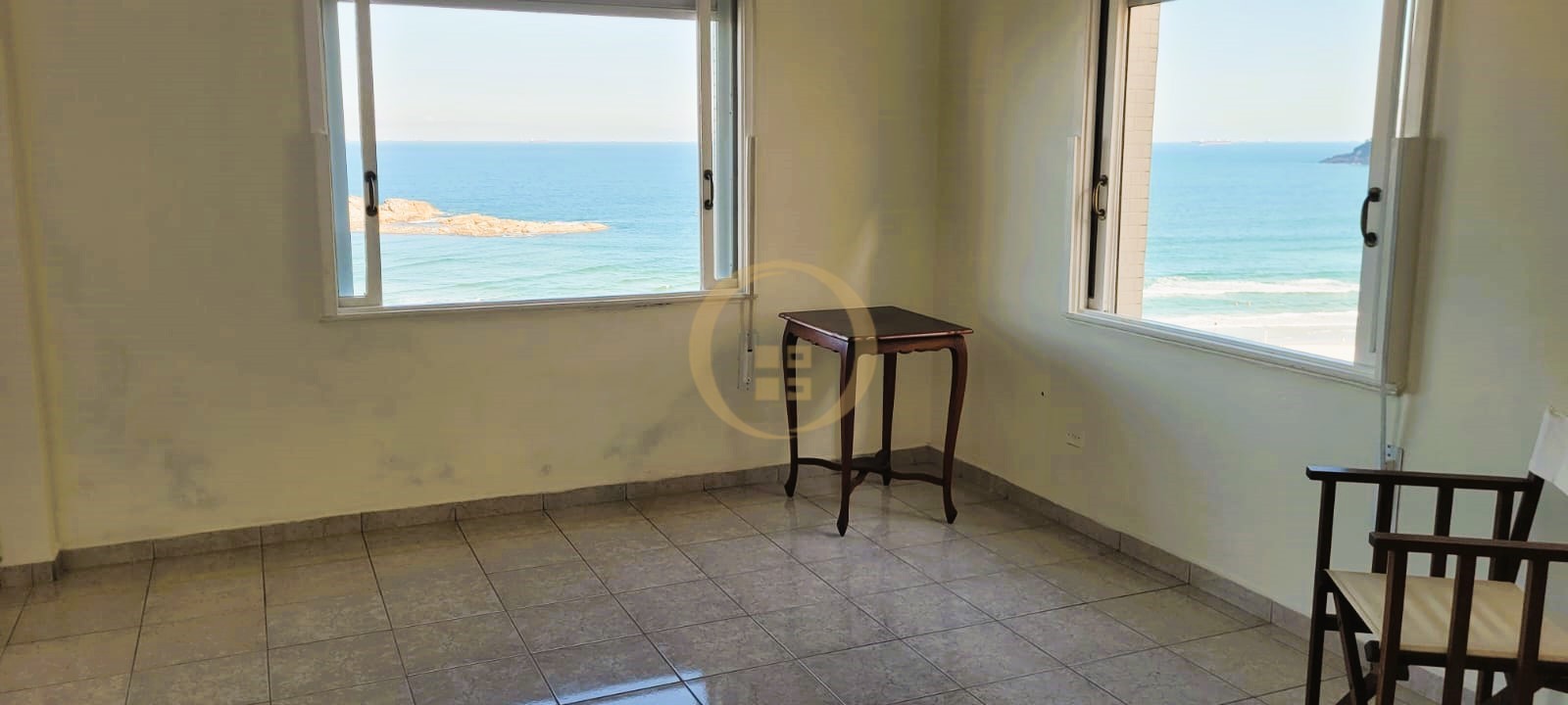 Apartamento Frente ao Mar nas Pitangueiras, Guarujá - SP