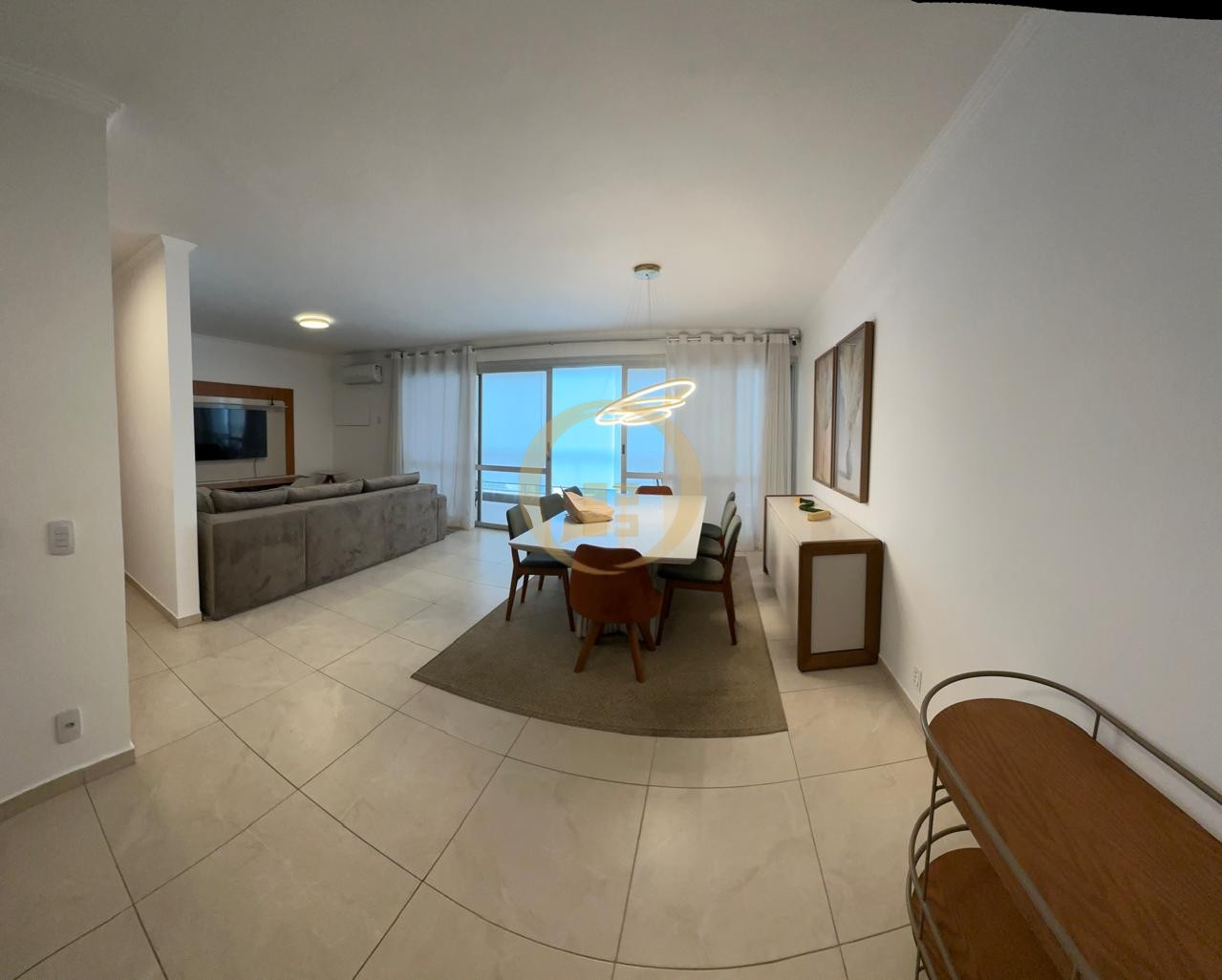 Apartamento na Praia das Pitangueiras, Guarujá - SP