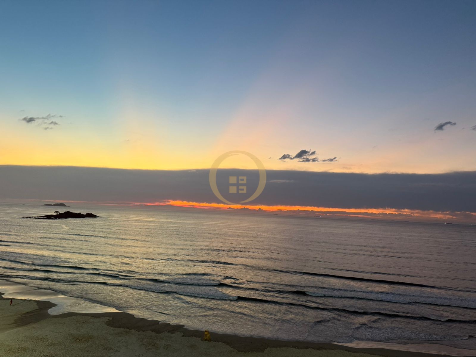 Apartamento Frente ao Mar nas Pitangueiras, Guarujá - SP