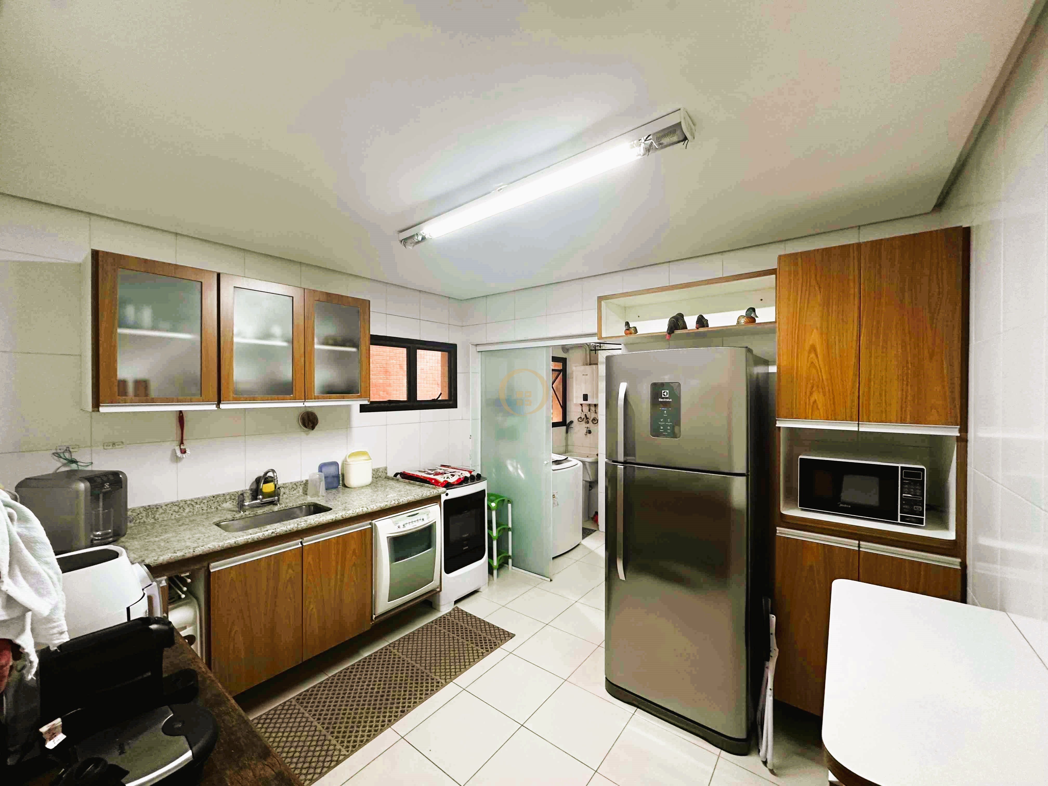 Apartamento na Praia das Pitangueiras, Guarujá - SP