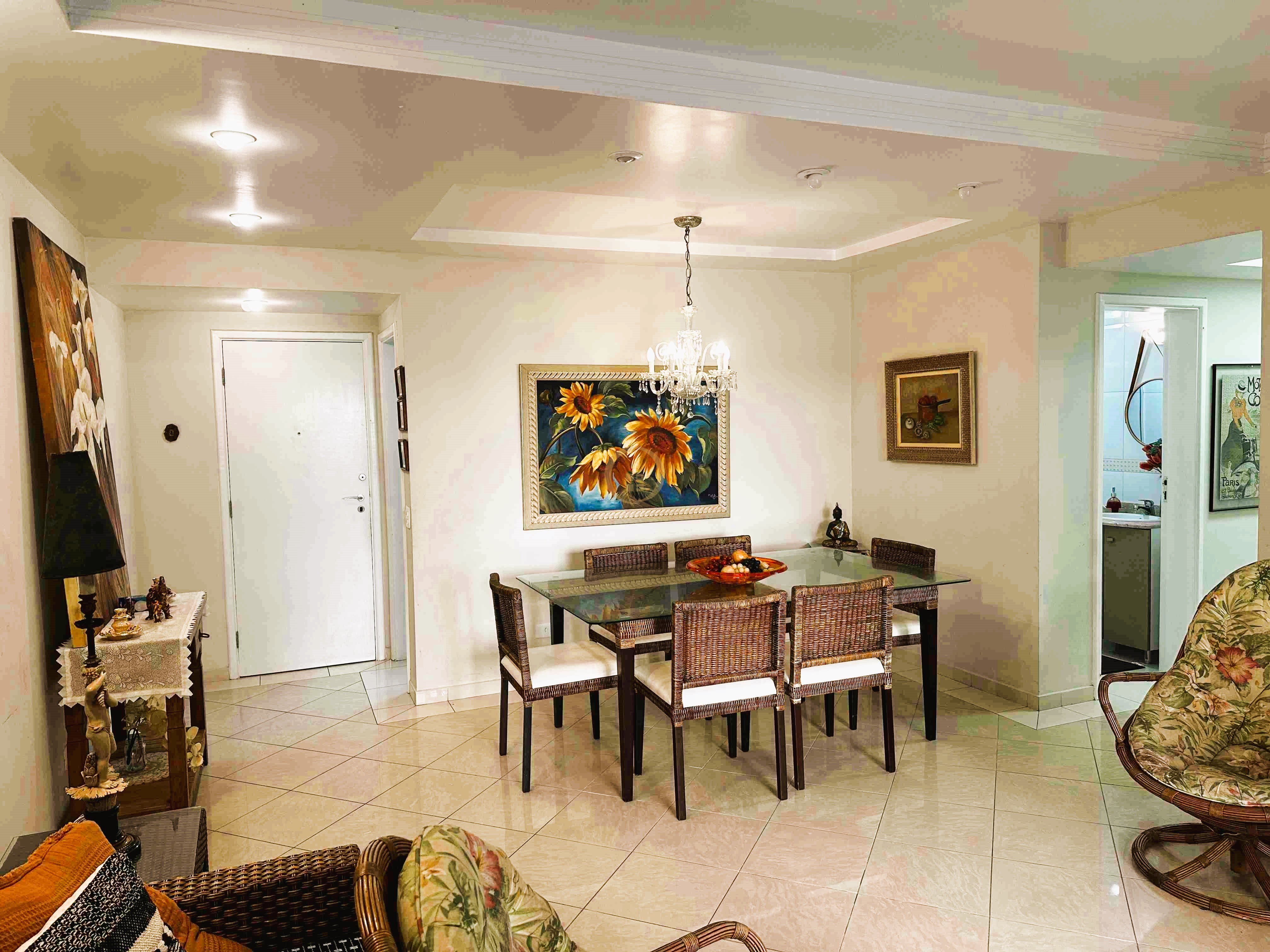 Apartamento na Praia das Pitangueiras, Guarujá - SP