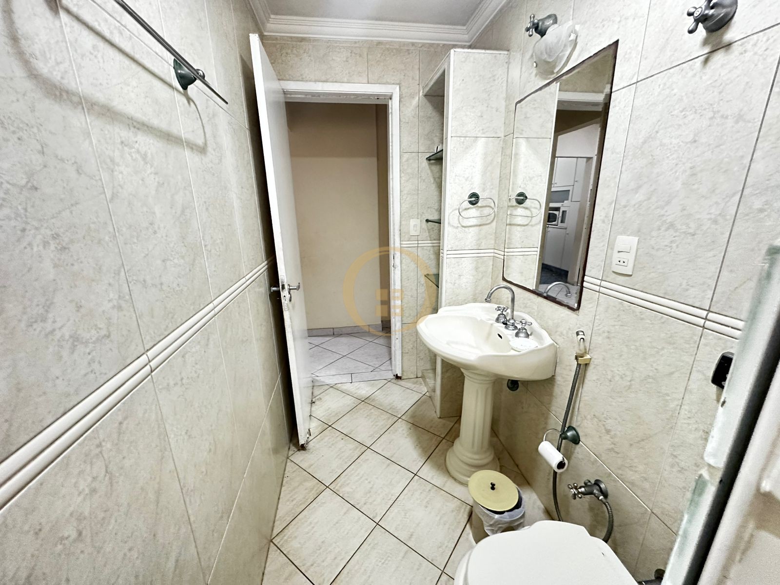 Apartamento na Praia das Pitangueiras, Guarujá - SP