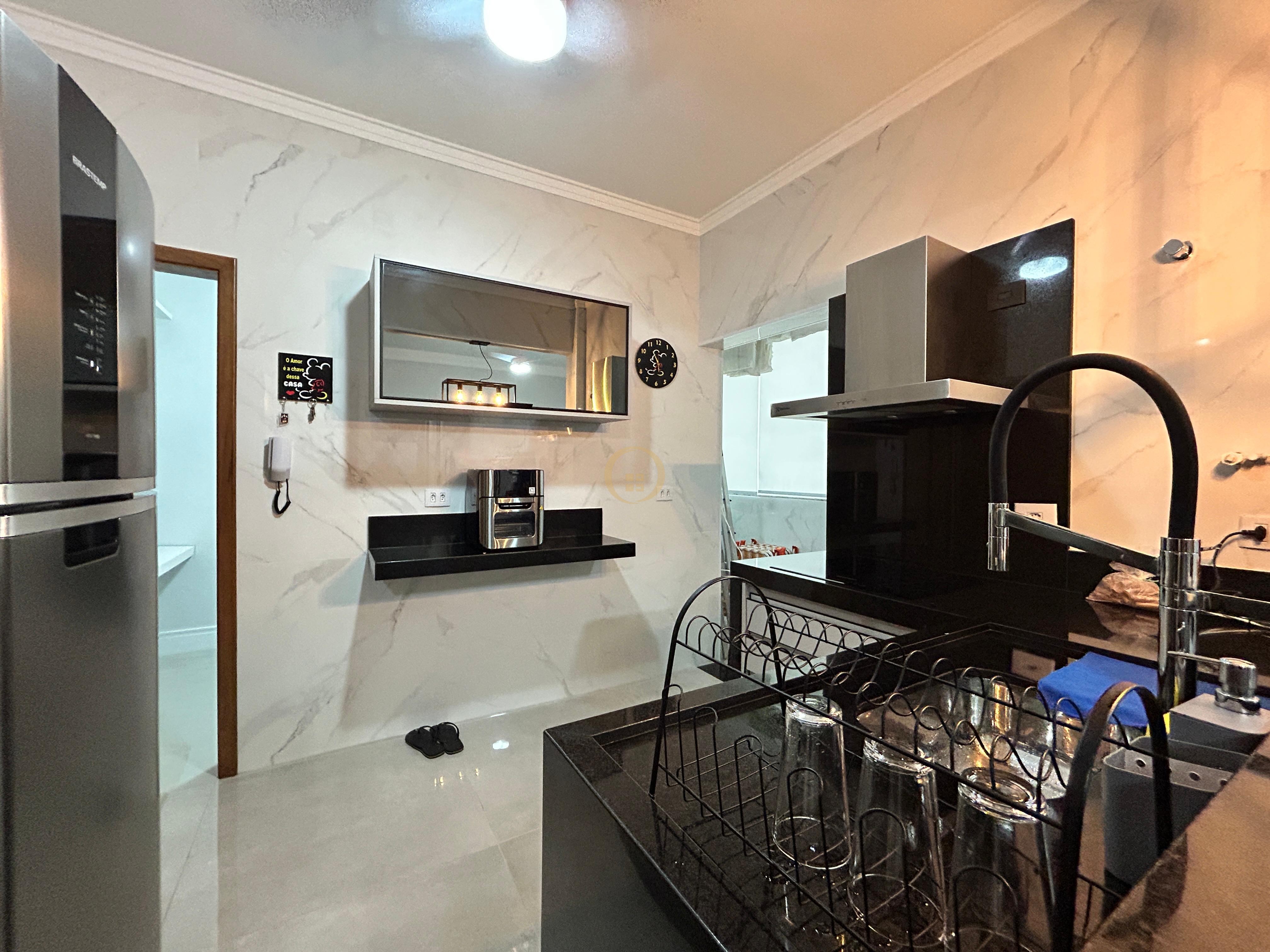 Apartamento na Praia das Pitangueiras, Guarujá - SP