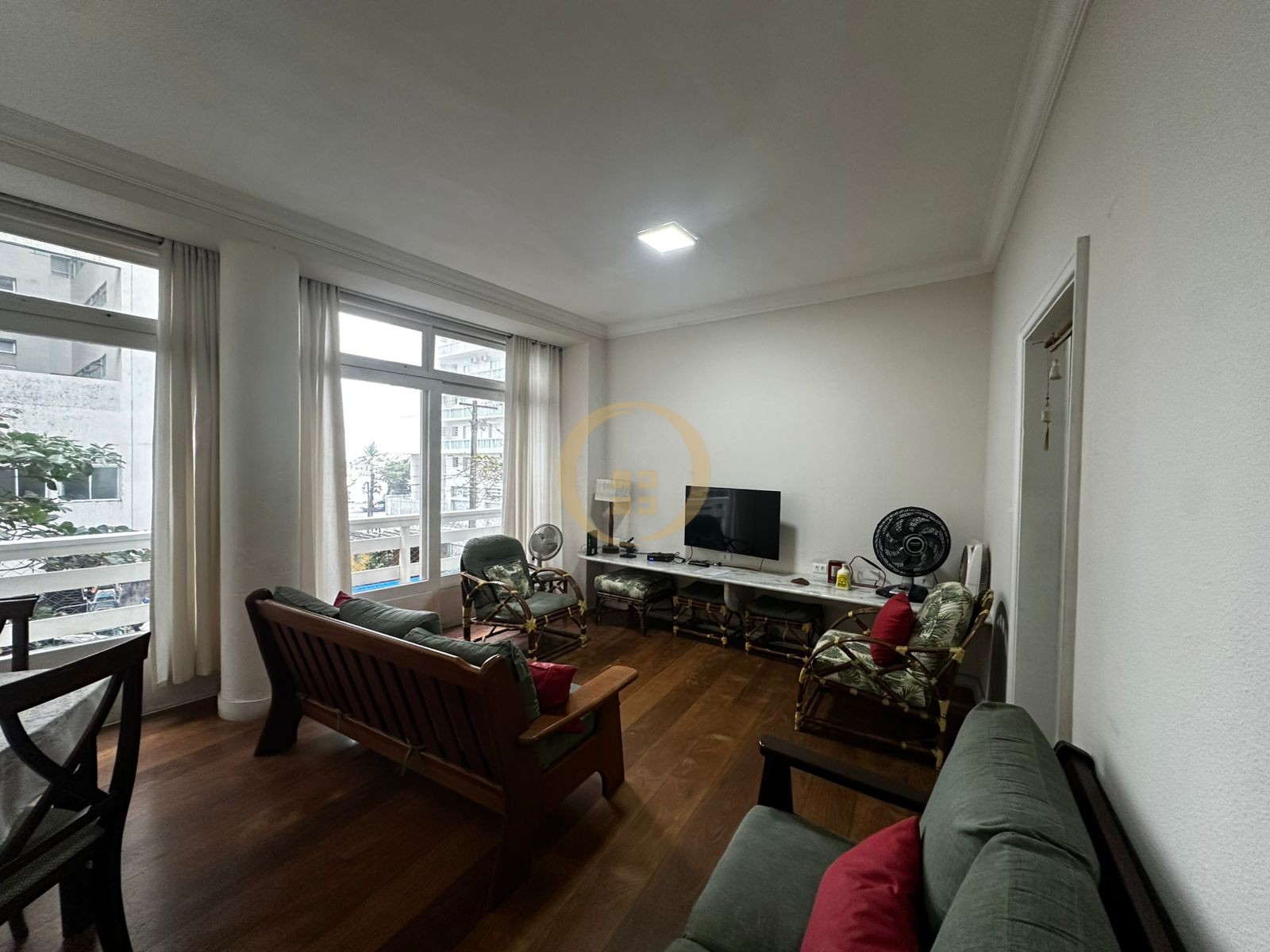 Apartamento na Praia das Pitangueiras, Guarujá - SP