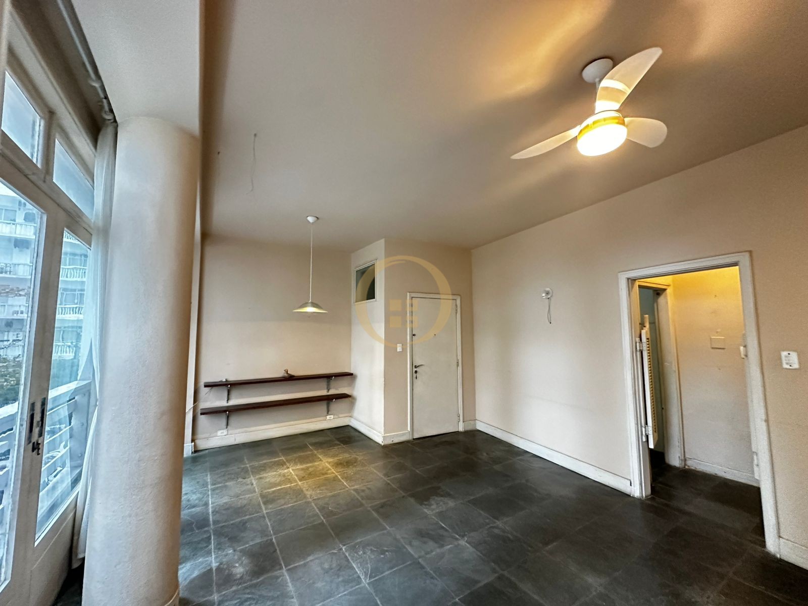 Apartamento na Praia das Pitangueiras, Guarujá - SP