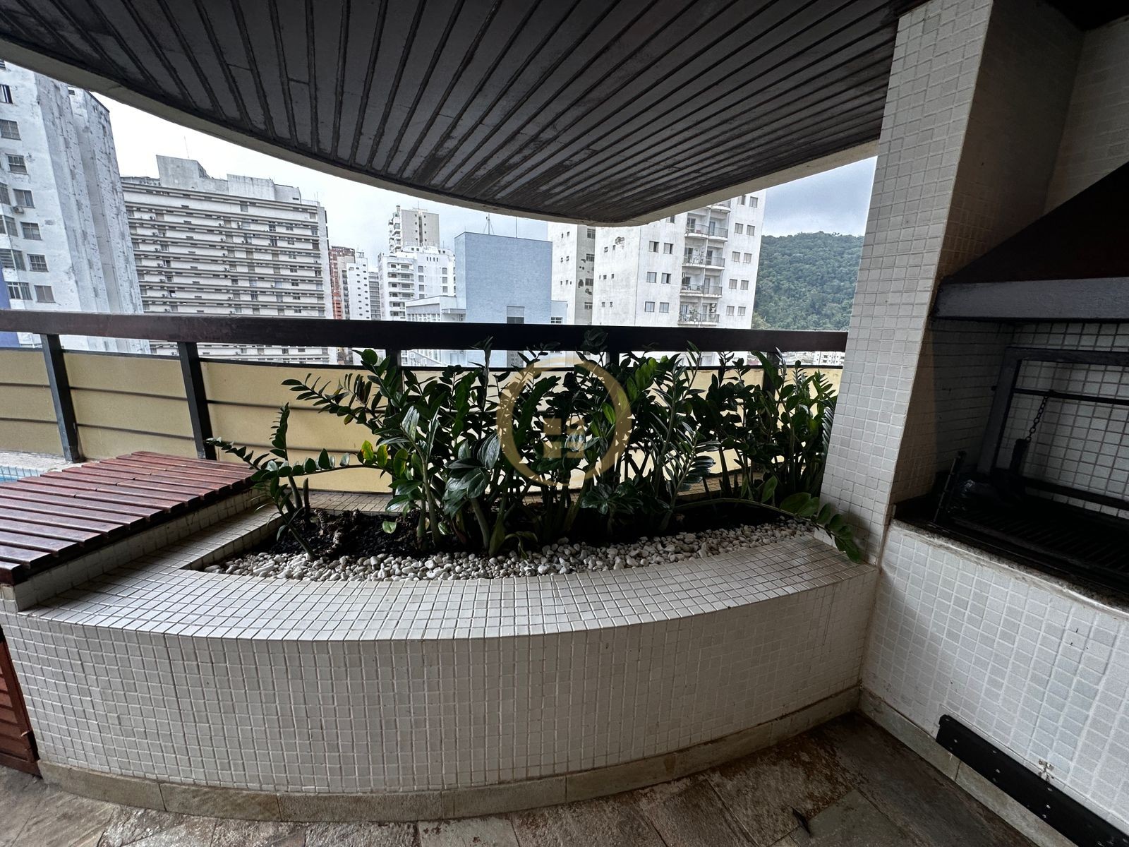 Apartamento na Praia das Pitangueiras, Guarujá - SP