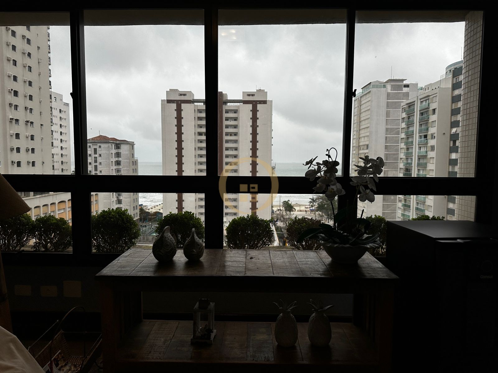 Apartamento na Praia das Pitangueiras, Guarujá - SP