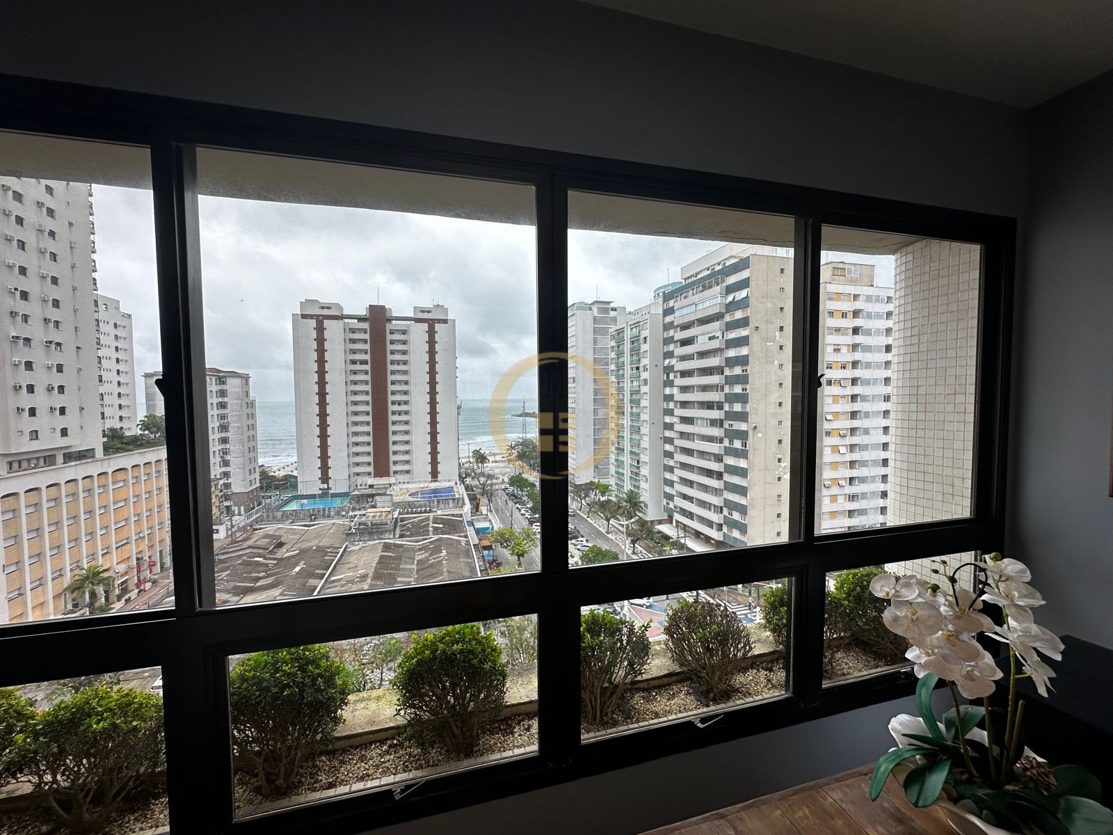 Apartamento na Praia das Pitangueiras, Guarujá - SP