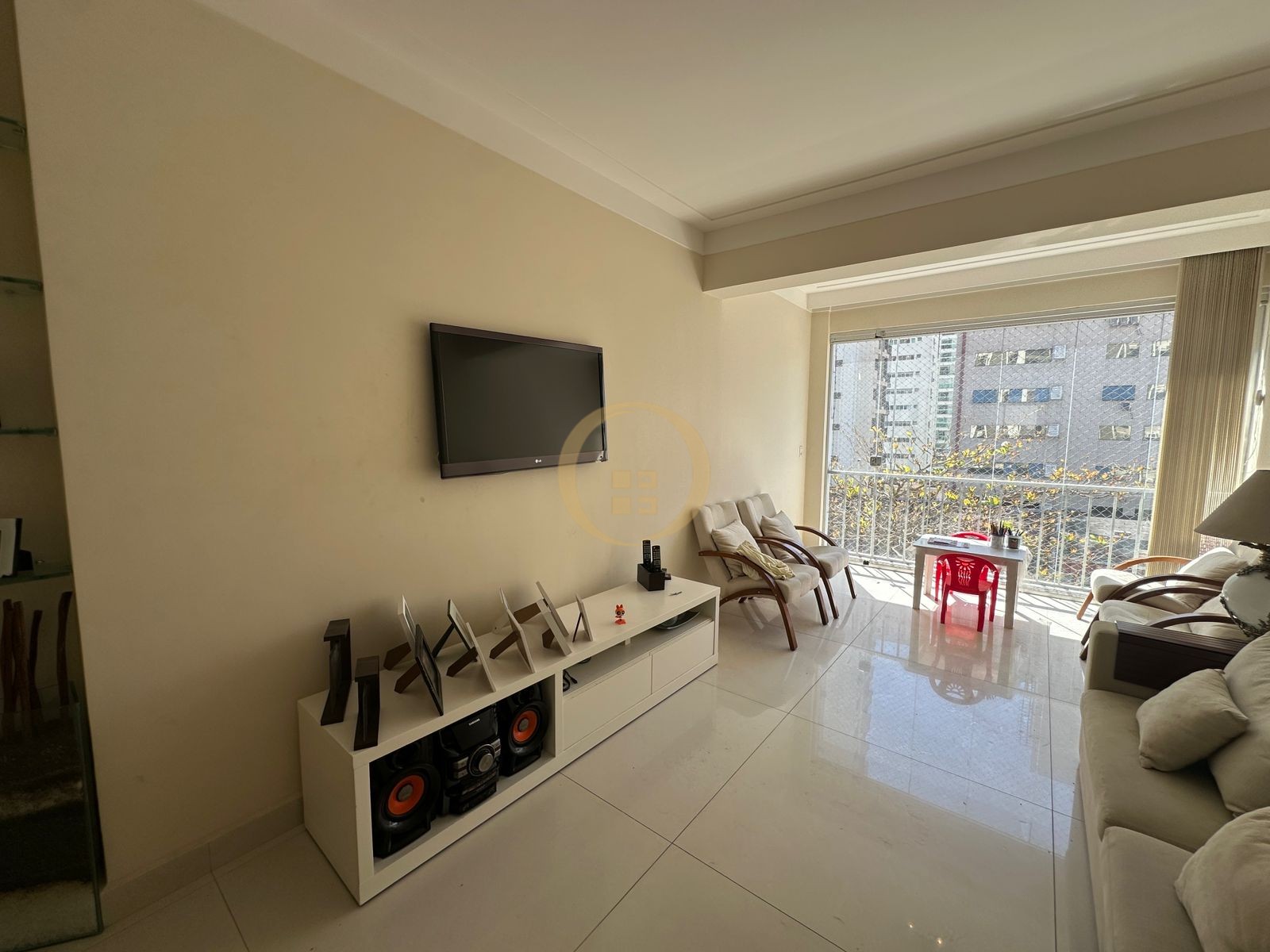 Apartamento na Praia das Pitangueiras, Guarujá - SP