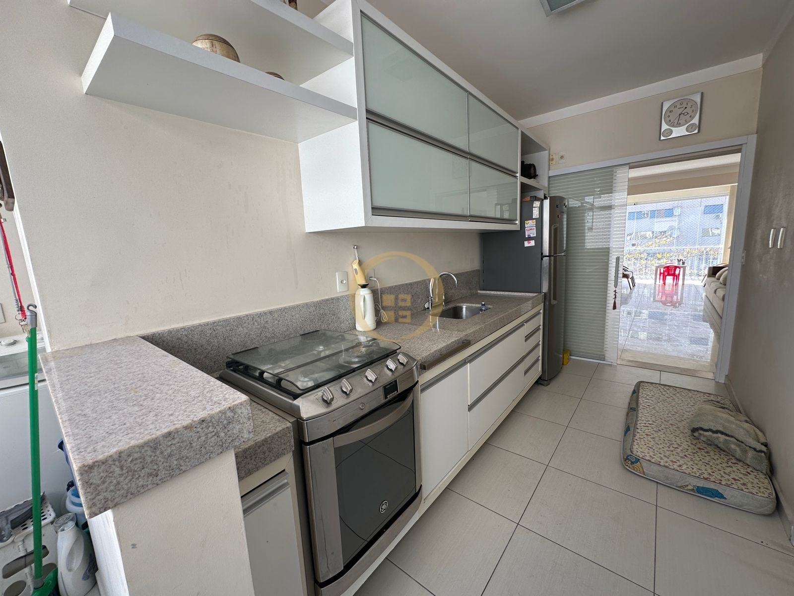 Apartamento na Praia das Pitangueiras, Guarujá - SP