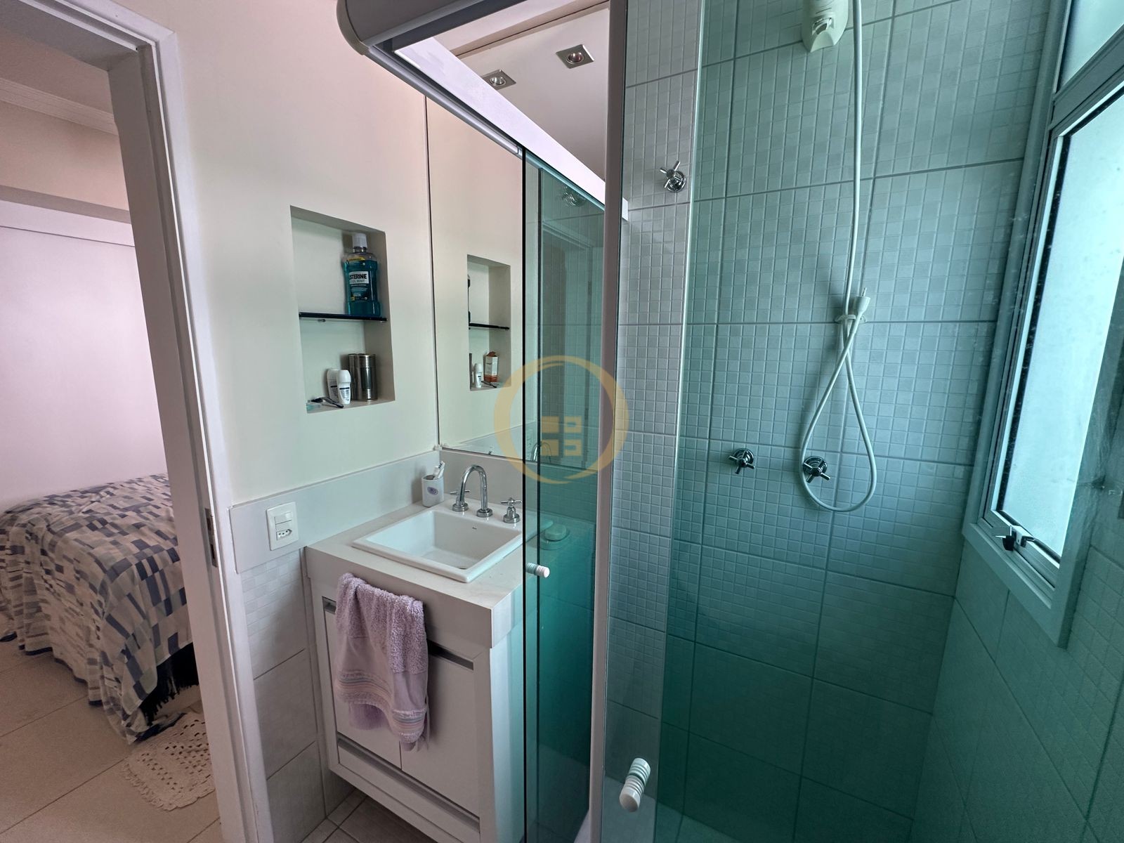 Apartamento na Praia das Pitangueiras, Guarujá - SP