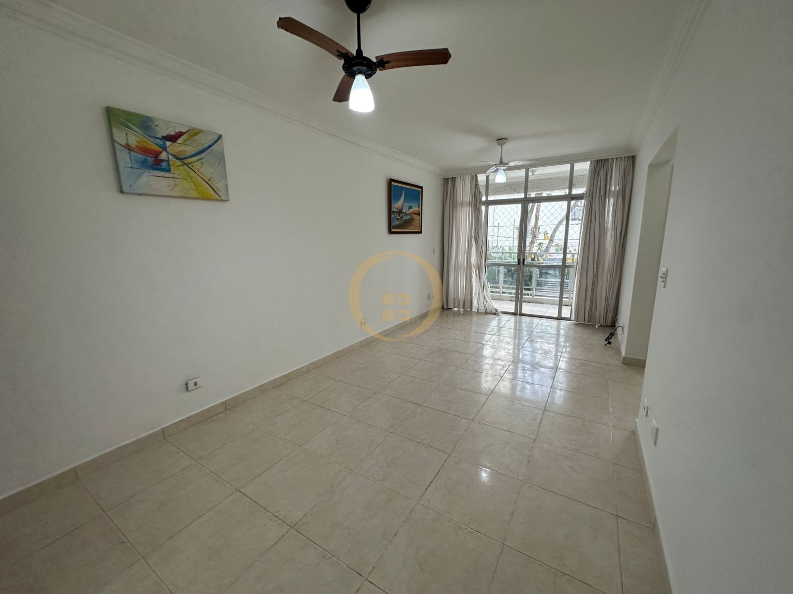 Apartamento na Praia das Pitangueiras, Guarujá - SP