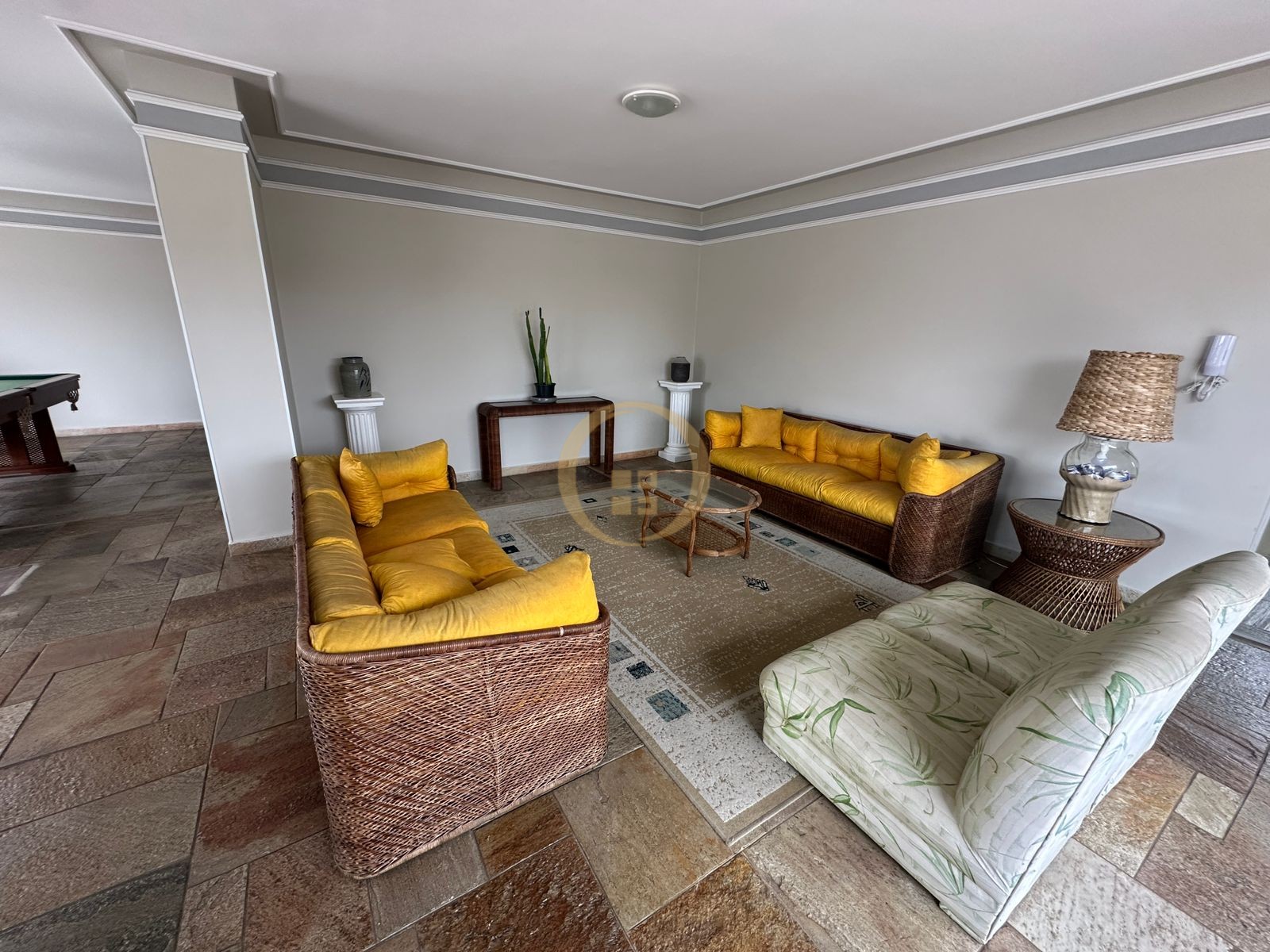 Apartamento na Praia das Pitangueiras, Guarujá - SP