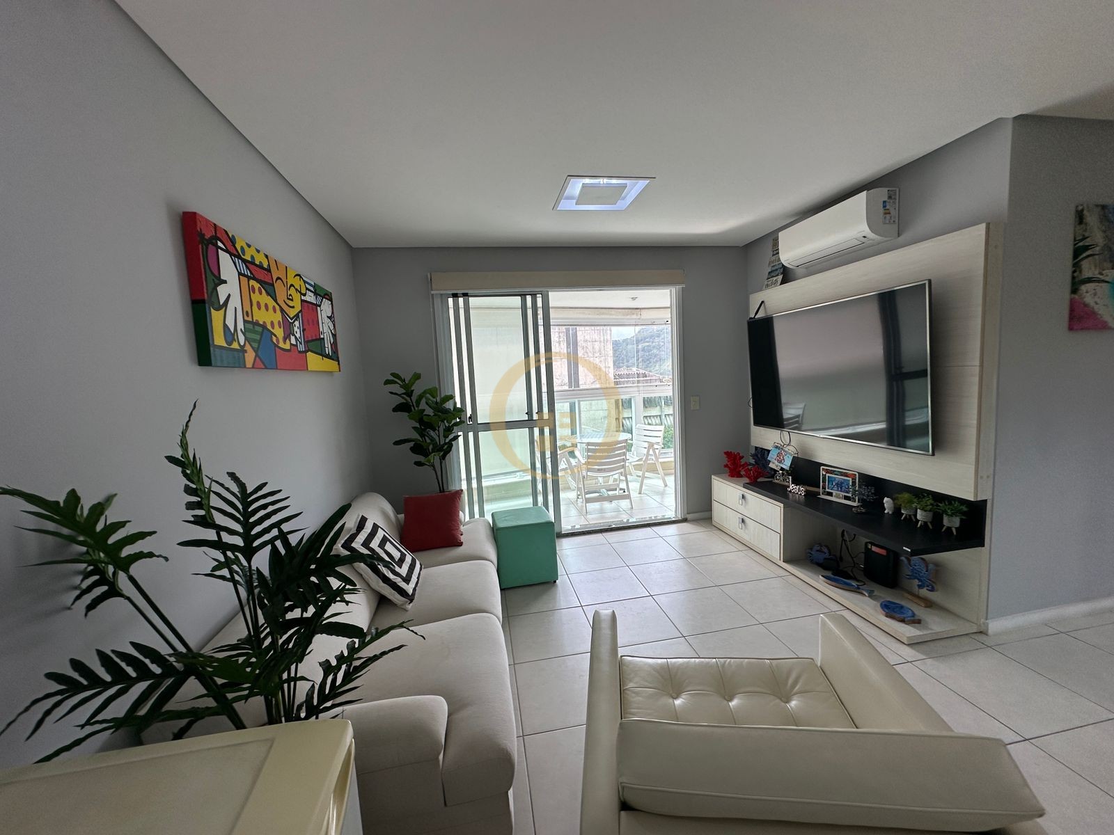 Apartamento na Praia das Pitangueiras, Guarujá - SP