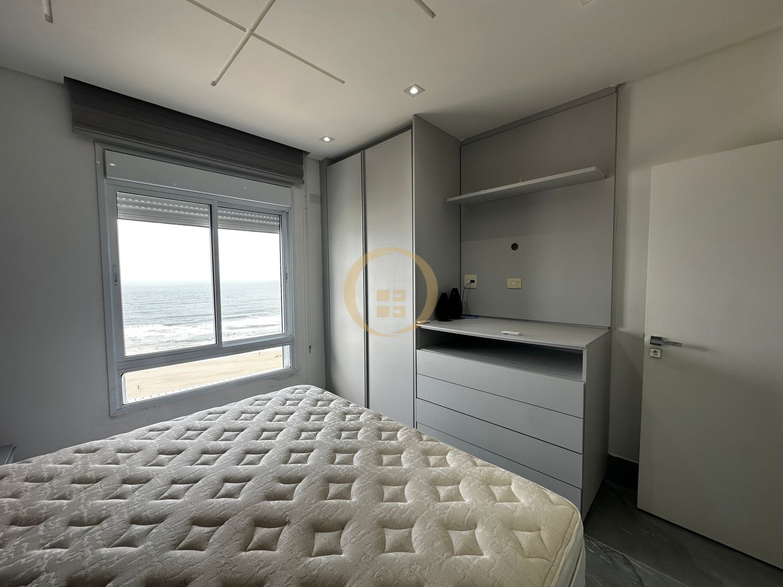 Apartamento Frente ao Mar nas Pitangueiras, Guarujá - SP