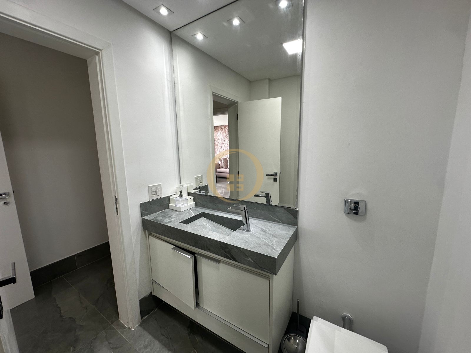Apartamento Frente ao Mar nas Pitangueiras, Guarujá - SP