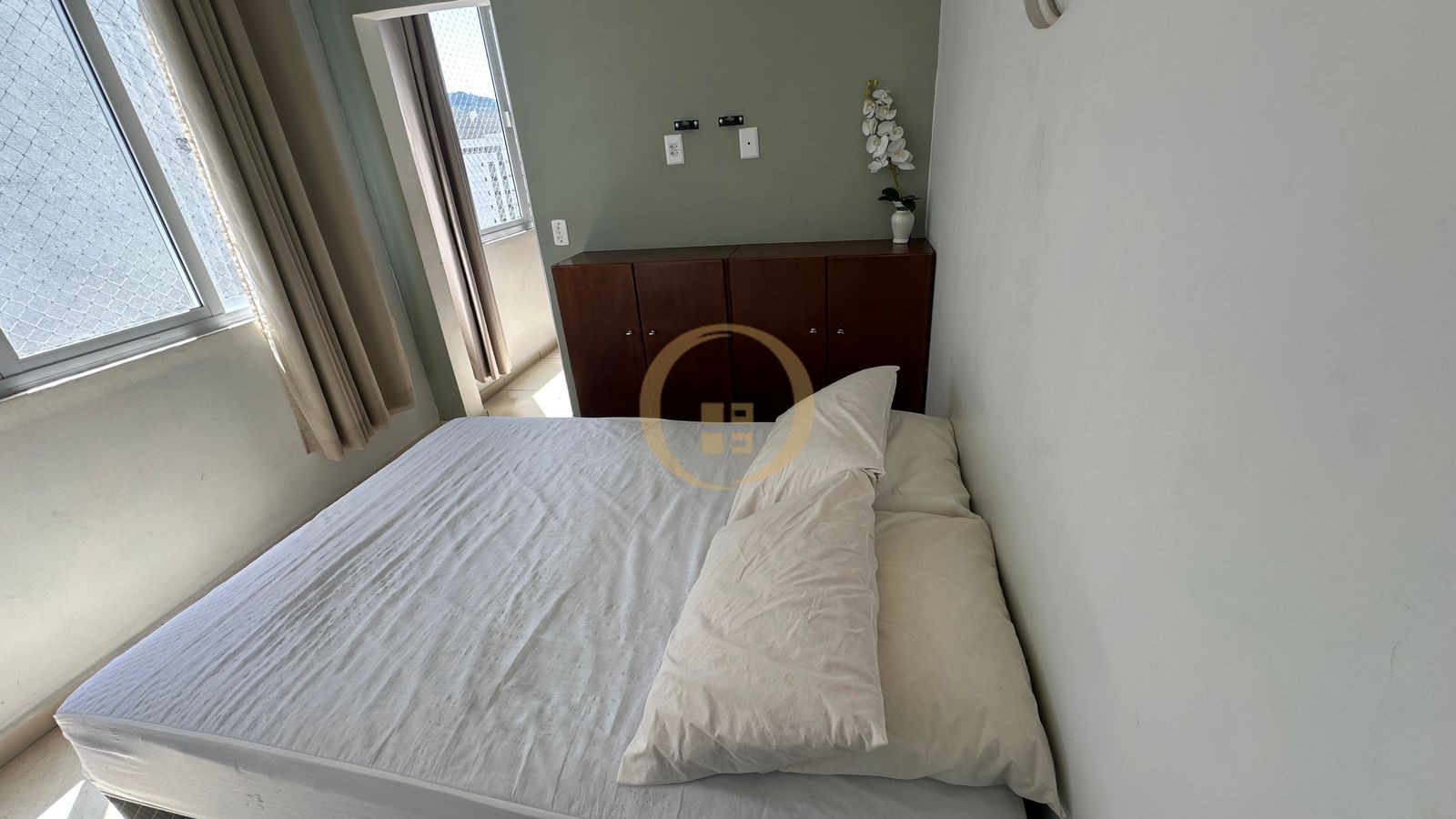 Apartamento na Praia das Pitangueiras, Guarujá - SP