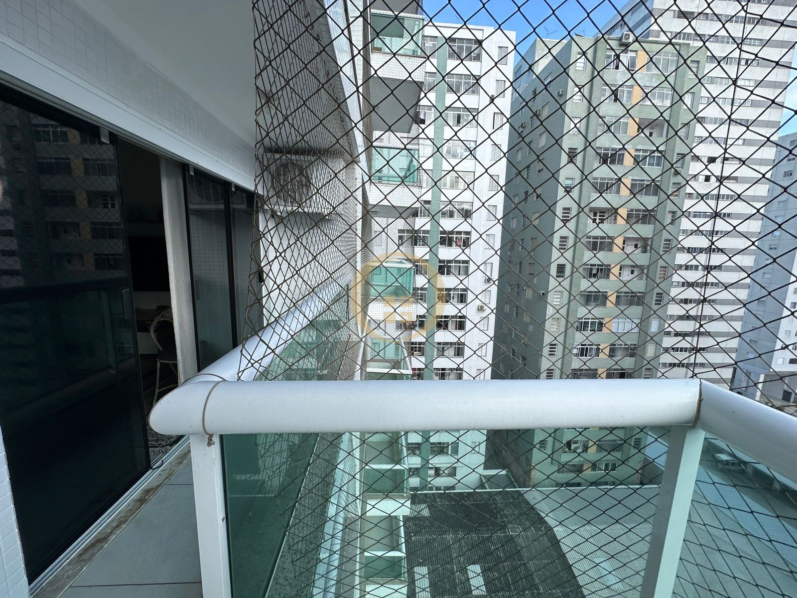 Apartamento na Praia das Pitangueiras, Guarujá - SP