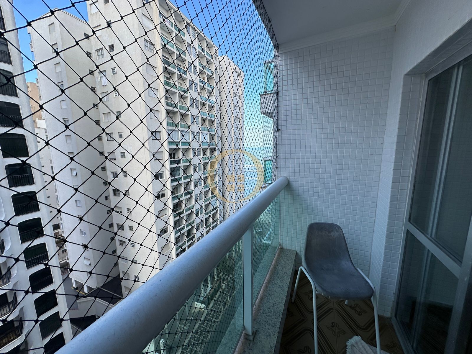 Apartamento na Praia das Pitangueiras, Guarujá - SP