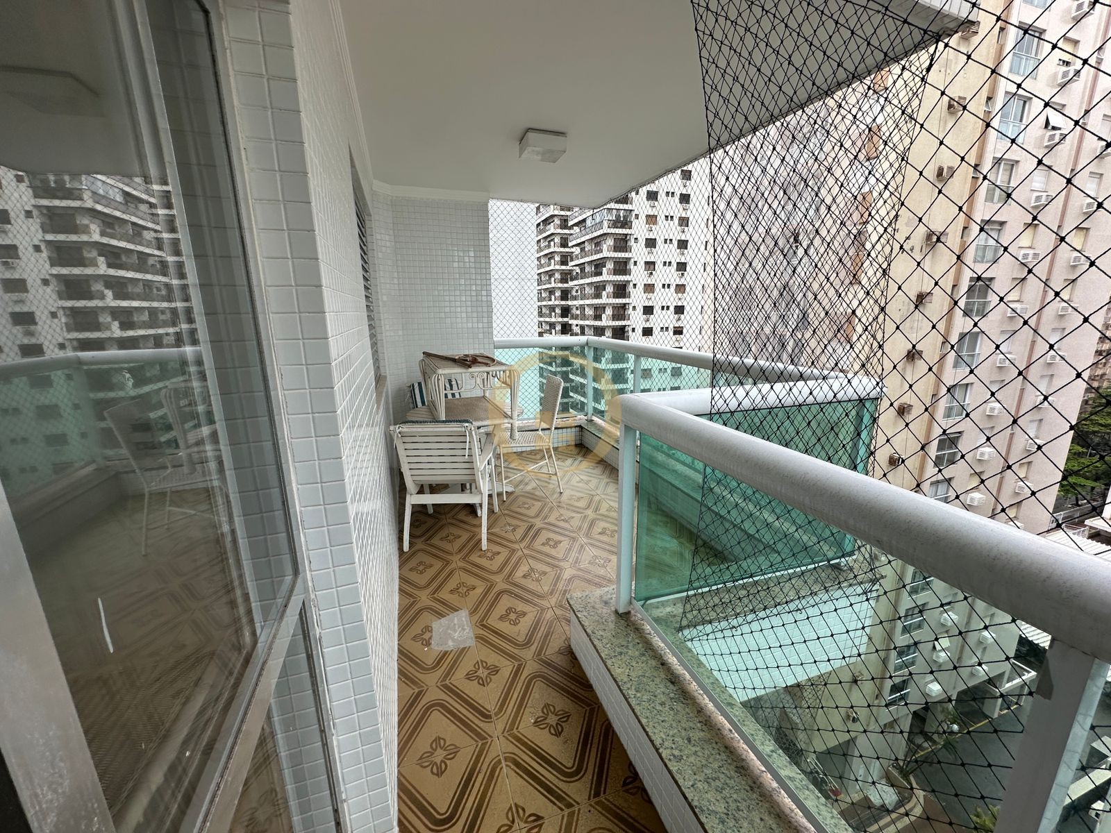 Apartamento na Praia das Pitangueiras, Guarujá - SP