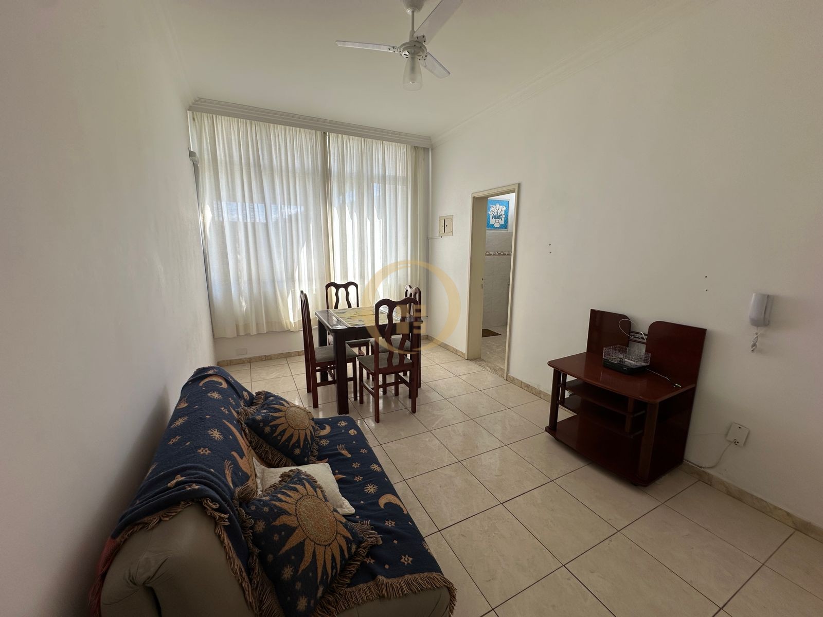 Apartamento na Praia das Pitangueiras, Guarujá - SP