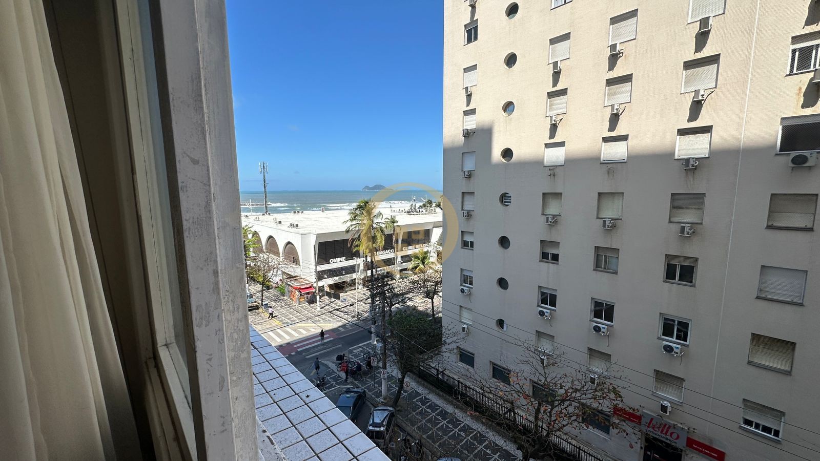 Apartamento na Praia das Pitangueiras, Guarujá - SP