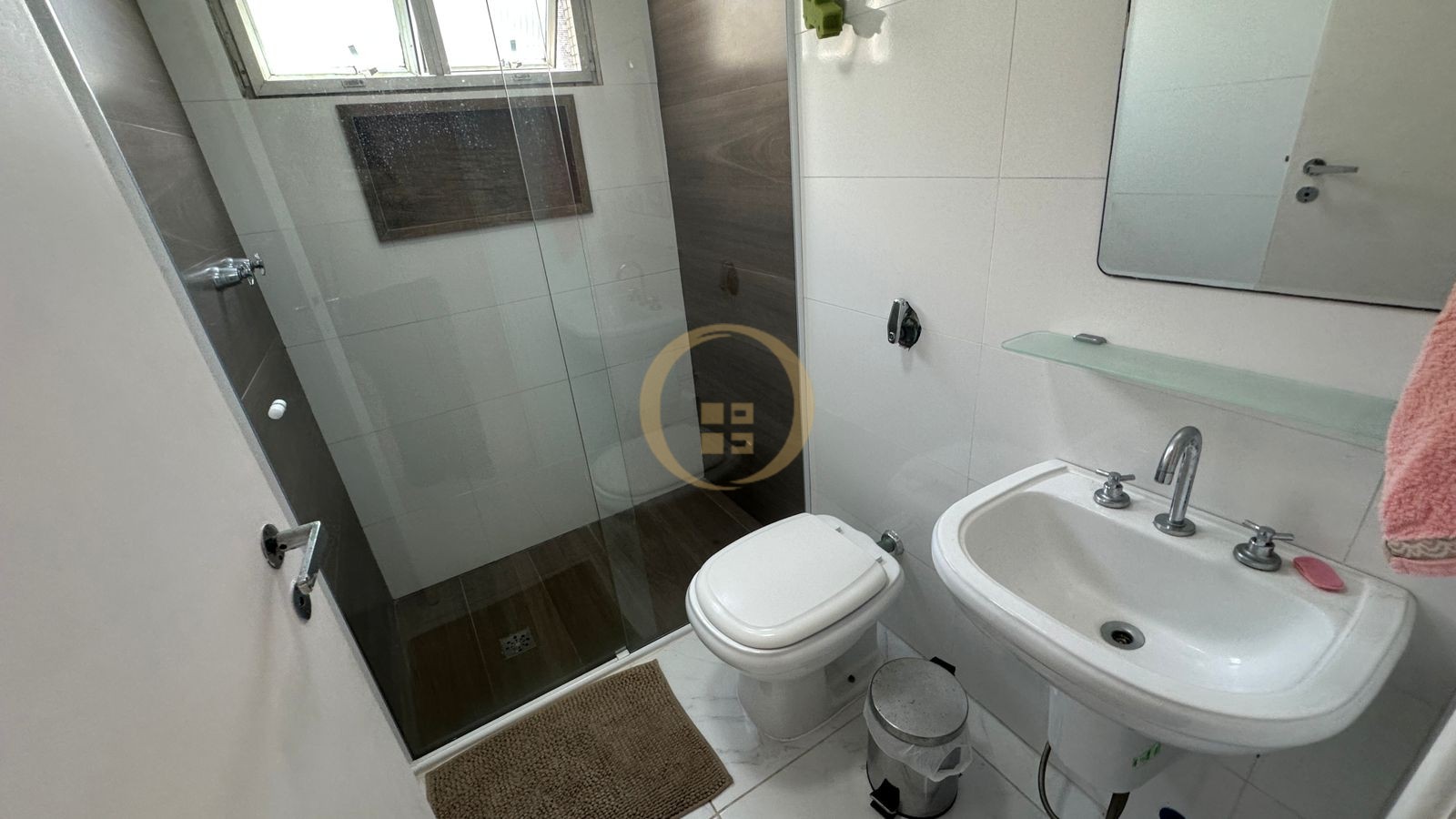 Apartamento na Praia das Pitangueiras, Guarujá - SP